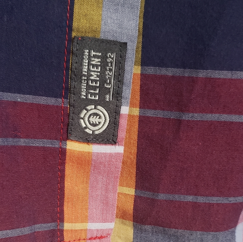 Element Button Up - Picture 2 of 4